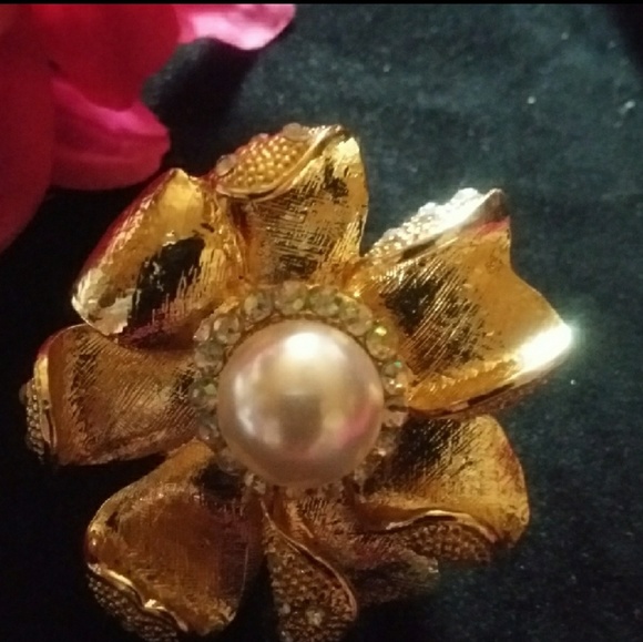 FLOWER STATEMENT FASHION RING - Picture 5 of 7